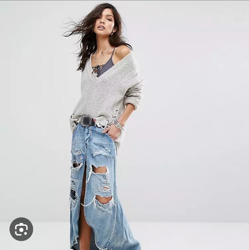 💥ISO💥ONE TEASPOON SKIRT